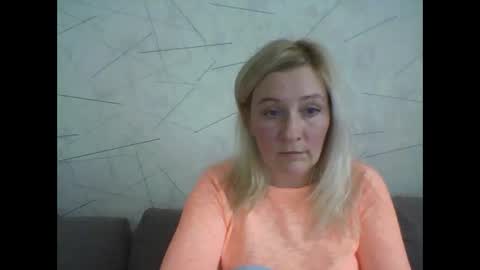 Julia mee online show from November 18, 7:55 am