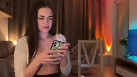 Julia R Le online show from June 8, 8:32 pm