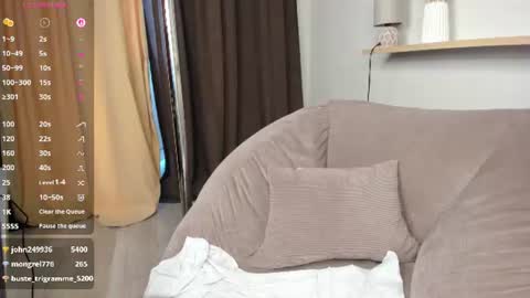 julia_suny online show from July 10, 7:46 am