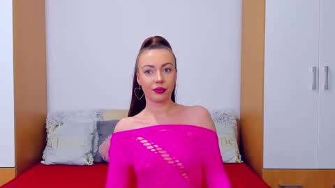 juliahaiee online show from February 22, 9:59 pm