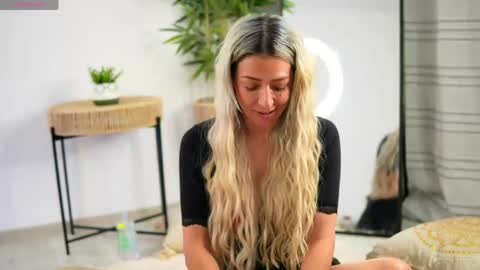 Julia online show from April 18, 7:58 pm