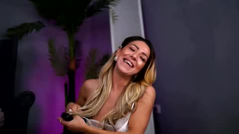 Julia online show from December 19, 6:31 am