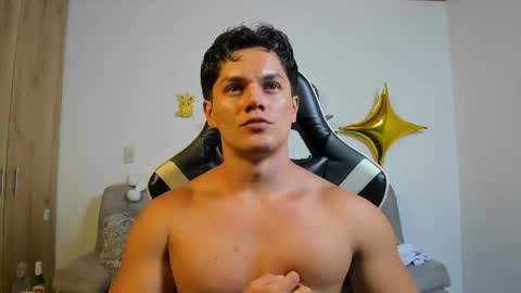 julian_wallace online show from December 14, 10:38 pm