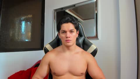 julian_wallace online show from February 7, 8:12 pm