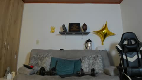 julian_wallace online show from September 18, 4:33 pm