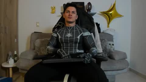 julian_wallace online show from October 31, 10:43 pm