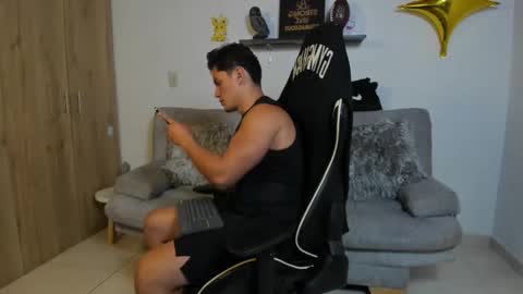 julian_wallace online show from January 15, 10:07 pm