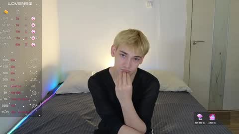 julian_win online show from April 23, 1:13 am