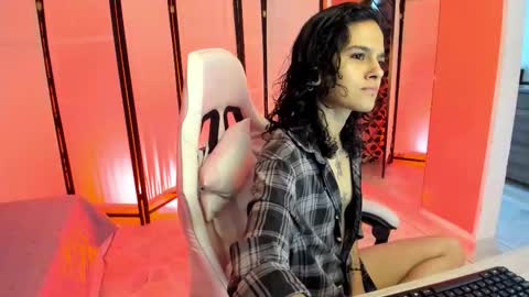 julianne_7 online show from January 15, 8:28 pm