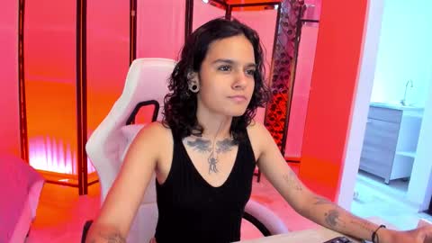 julianne_7 online show from January 9, 8:25 pm