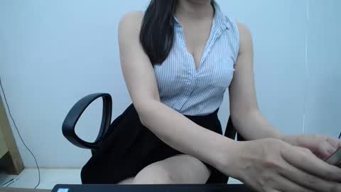 julie9x online show from April 15, 8:17 am