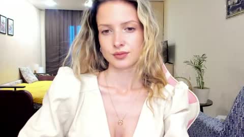 Julie online show from June 20, 3:51 pm