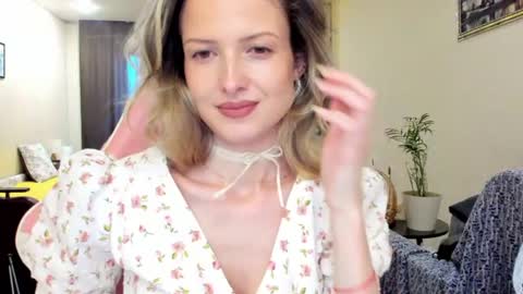 Julie online show from June 26, 2:22 pm