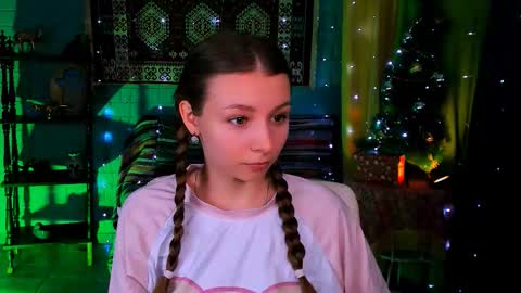 juliedaniel online show from December 17, 8:54 am