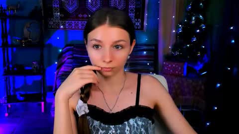 juliedaniel online show from December 19, 9:05 am