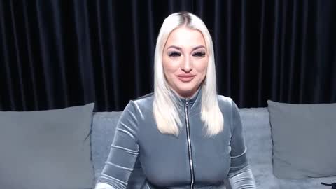 julia online show from February 3, 10:43 pm