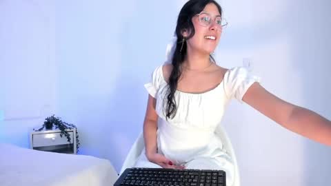 juliee_ross online show from April 30, 5:40 pm