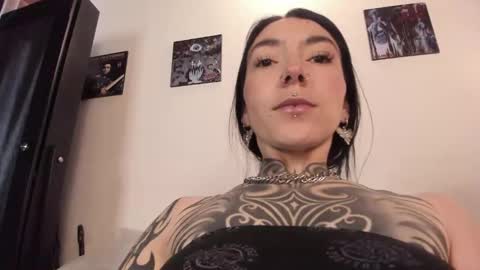 juliet_sourire online show from February 11, 2:13 pm