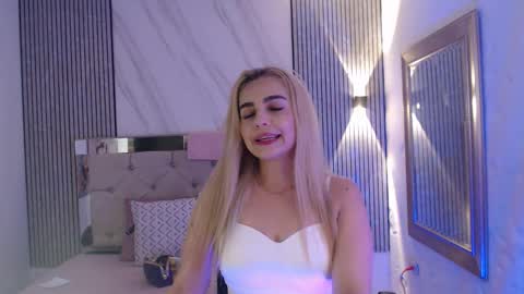 julieta__fox_ online show from February 25, 3:10 am