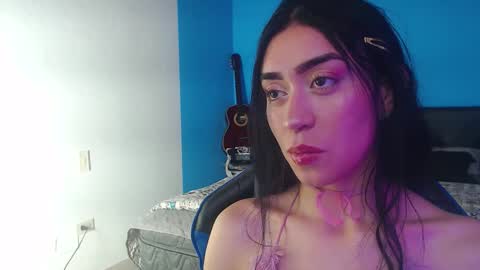 Snapshot of julieta_de_los_angeles chatting on October 21, 5:49 pm Julieta online show from October 21, 5:49 pm