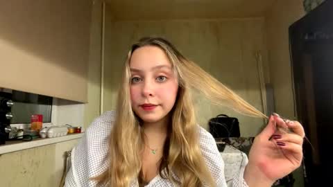 Mia online show from October 20, 8:25 pm