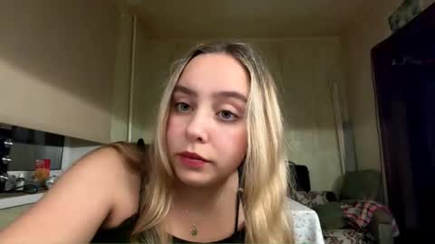 Mia online show from October 21, 10:02 pm
