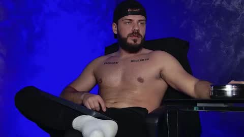 JULiUS   online show from December 22, 10:05 pm