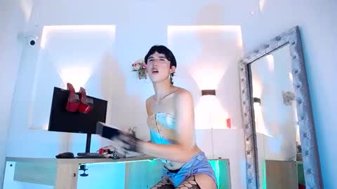 jullian online show from May 22, 7:42 pm