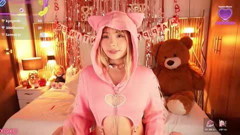 jullianapriv_ online show from February 14, 3:37 pm