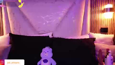 jullianapriv_ online show from March 21, 3:06 pm