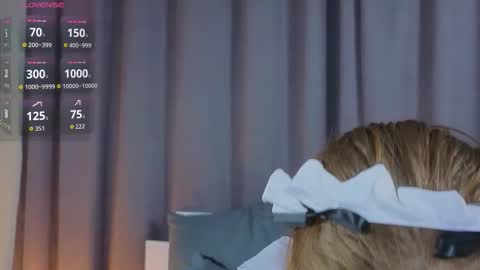 Julie online show from November 19, 5:45 pm