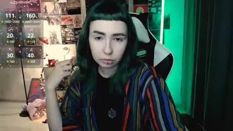 Snapshot of julscinamon chatting on October 28, 6:09 pm Baroness Von Cringe online show from October 28, 6:09 pm