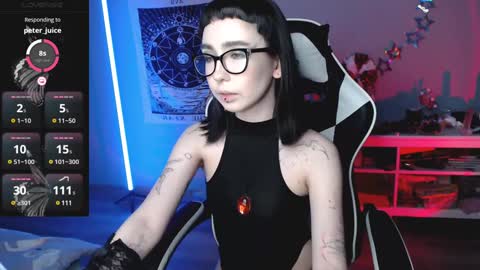 Snapshot of julscinamon chatting on January 12, 6:37 pm Baroness Von Cringe online show from January 12, 6:37 pm