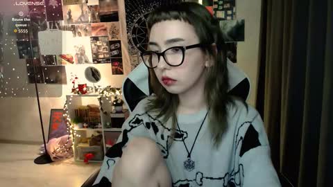 Snapshot of julscinamon chatting on September 30, 5:34 pm Baroness Von Cringe online show from September 30, 5:34 pm