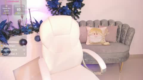 July Adams online show from December 22, 7:59 am