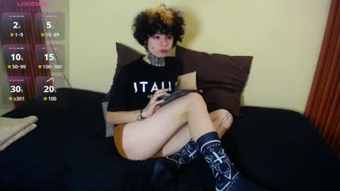 JuneBlake  online show from March 14, 7:51 pm