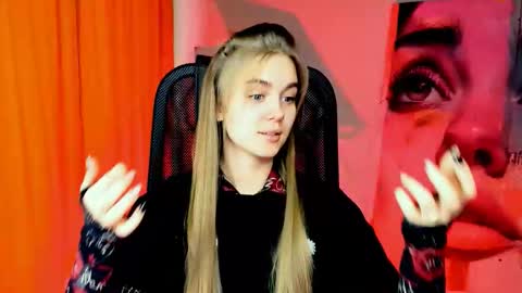 junewoods online show from March 23, 12:32 pm