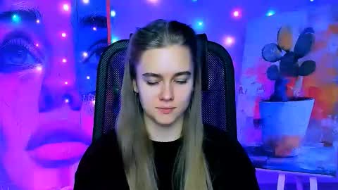 junewoods online show from December 18, 6:31 am