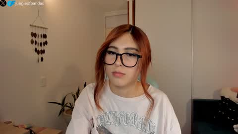 Snapshot of jungleofpandas chatting on January 15, 11:19 pm Call me Sussy  online show from January 15, 11:19 pm