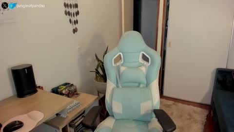 Snapshot of jungleofpandas chatting on October 28, 12:55 am Call me Sussy  online show from October 28, 12:55 am