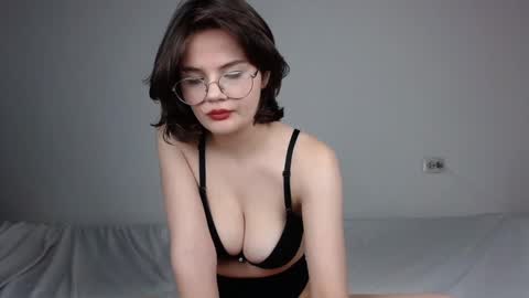 Snapshot of junnewers chatting on February 19, 9:25 pm JunneWers online show from February 19, 9:25 pm