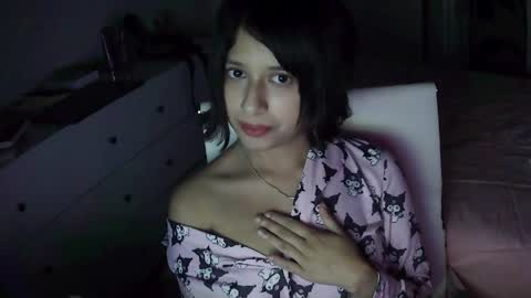 Strangest Girl  online show from April 9, 2:59 am