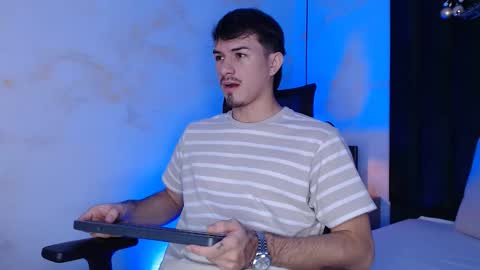 Justin online show from February 3, 8:02 pm