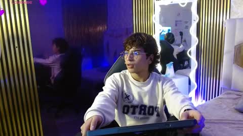  justin  online show from March 5, 3:04 am