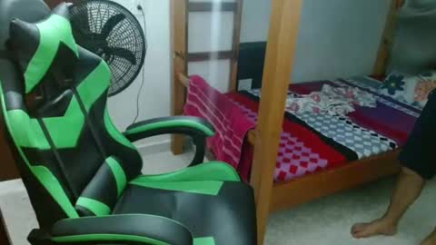 Snapshot of justin_taylor02 chatting on September 29, 10:42 pm justin_taylor02 online show from September 29, 10:42 pm