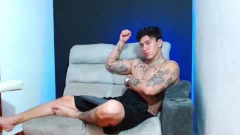 justinfuller_31 online show from May 28, 4:43 am