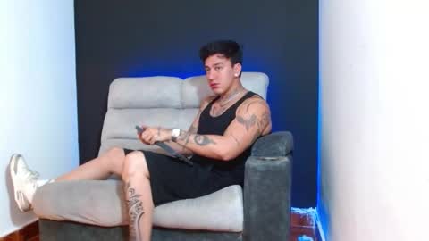 justinfuller_31 online show from January 8, 2:50 am