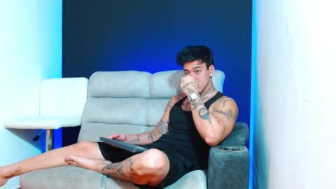 justinfuller_31 online show from February 14, 7:49 pm