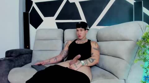 justinfuller_31 online show from October 30, 7:25 pm