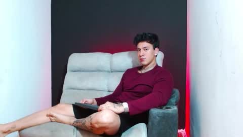 justinfuller_31 online show from February 9, 11:07 pm